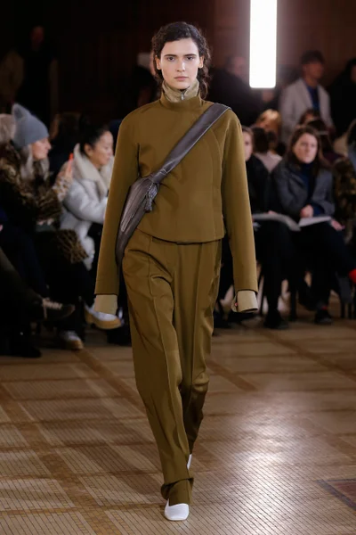 Look 23